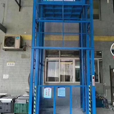 Elevador de Carga para Armazém Estável com Alimentação Trifásica e Pacote de Segurança Completo