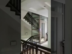 Pequeno espaço funcionando sem problemas elevador residencial baixo custo